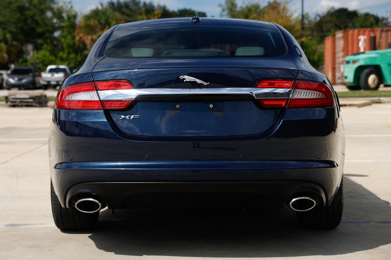 Jaguar XF  2012