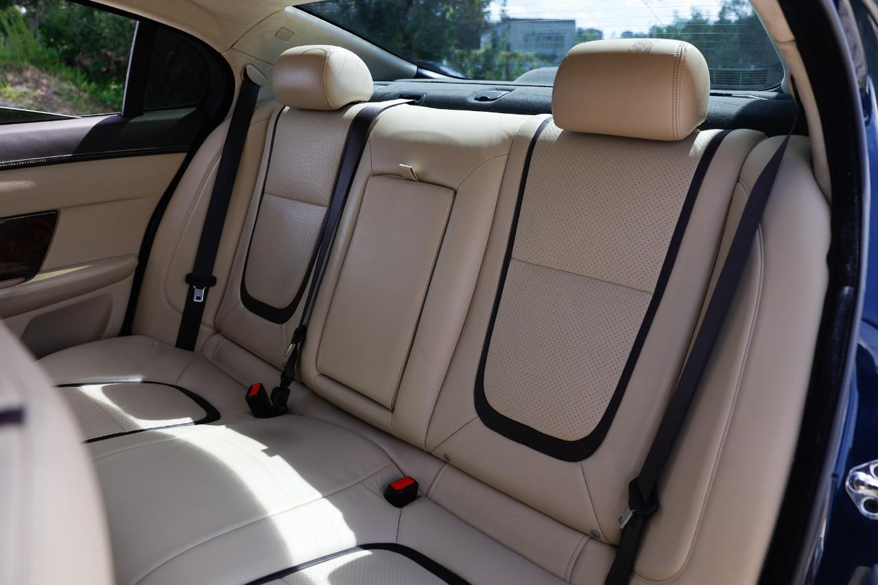 Jaguar XF  2012