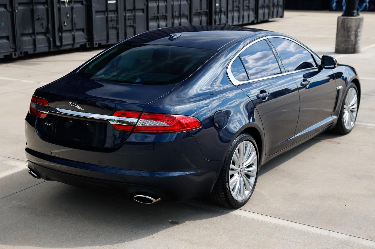 Jaguar XF  2012