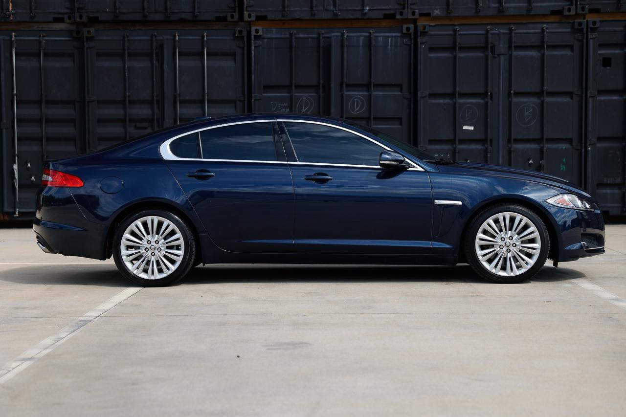 Jaguar XF  2012