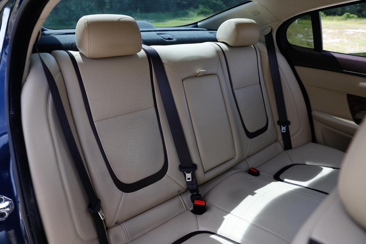 Jaguar XF  2012