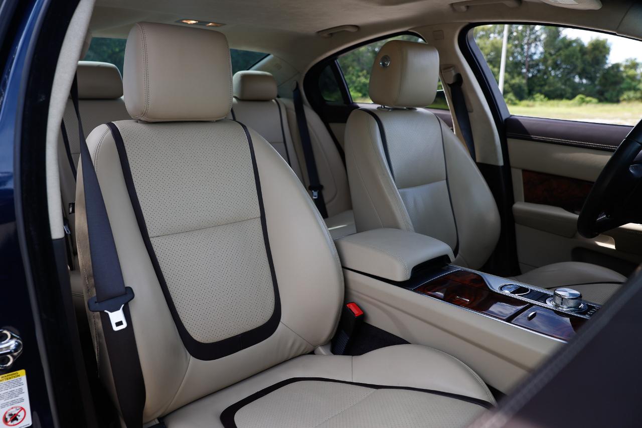 Jaguar XF  2012
