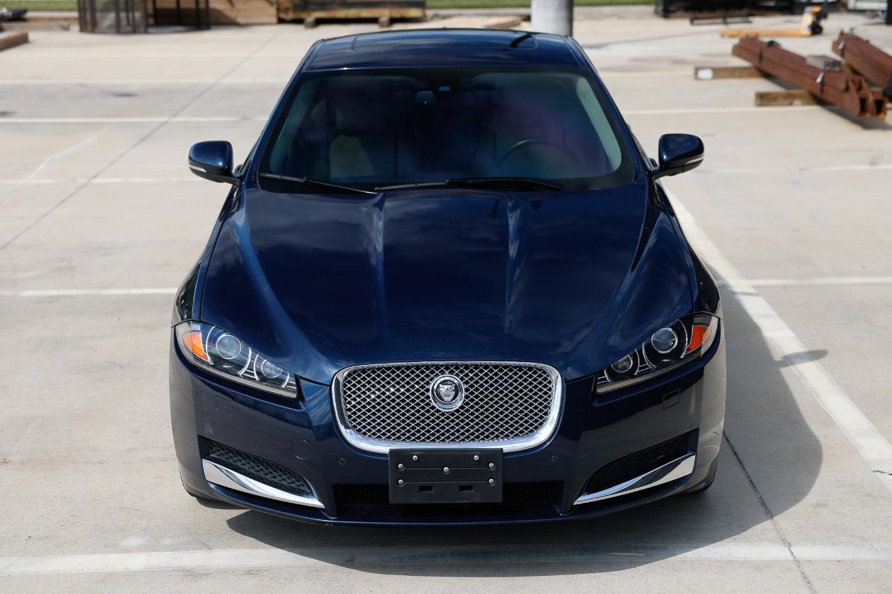 Jaguar XF  2012