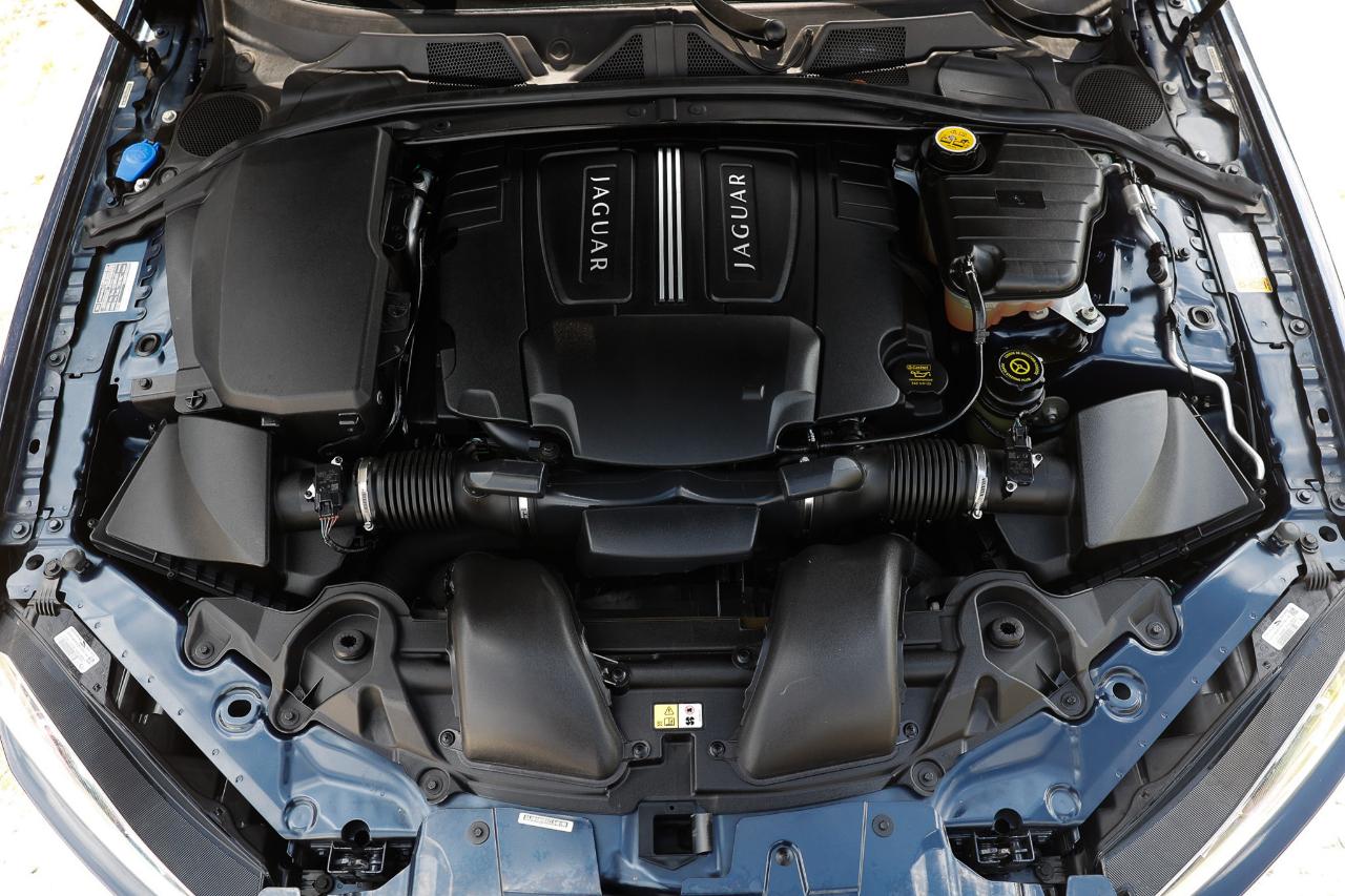 Jaguar XF  2012