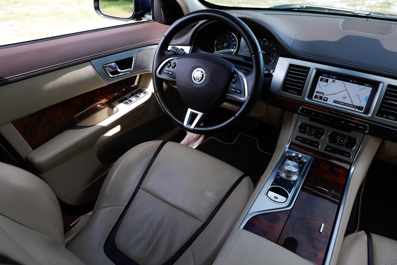 Jaguar XF  2012