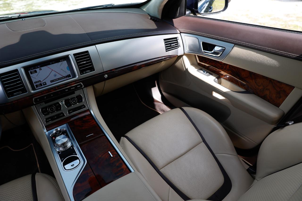 Jaguar XF  2012