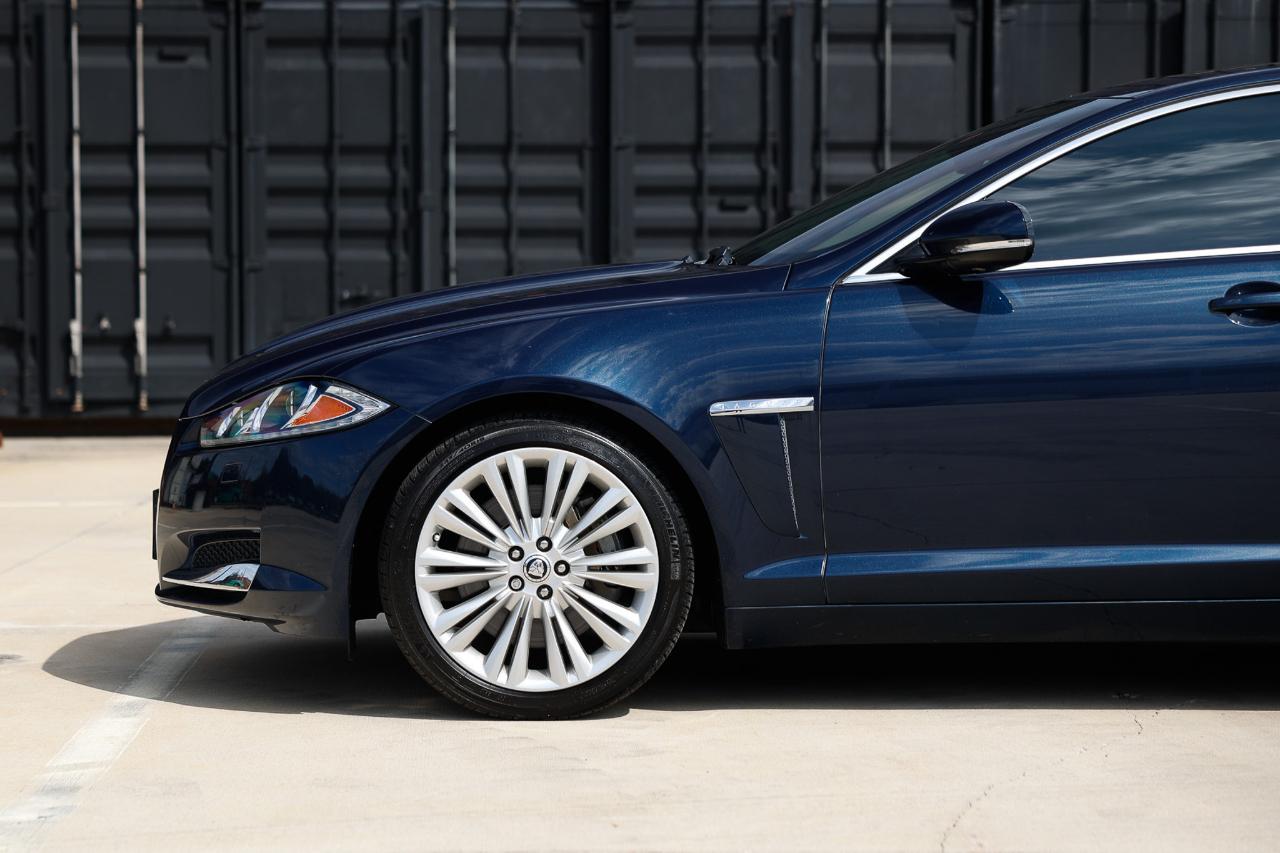 Jaguar XF  2012