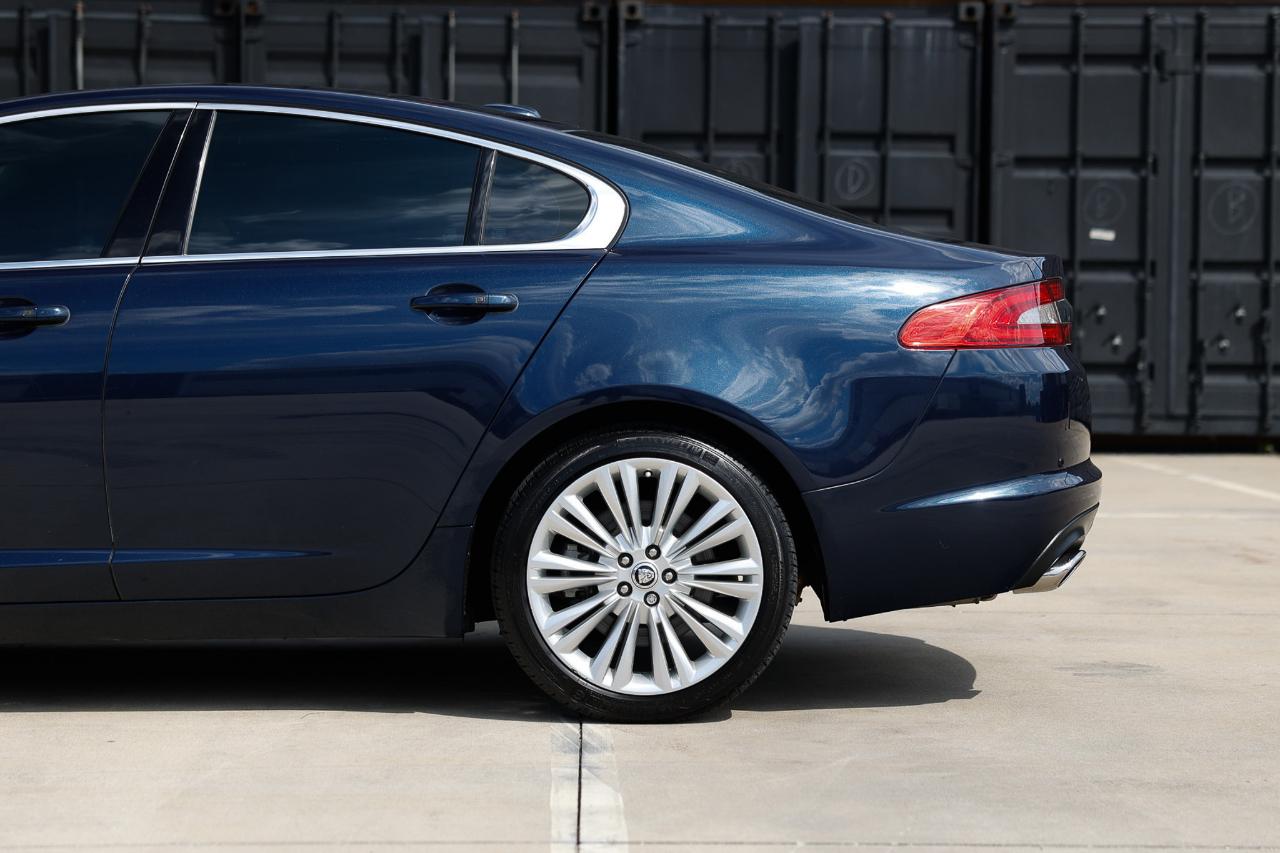 Jaguar XF  2012