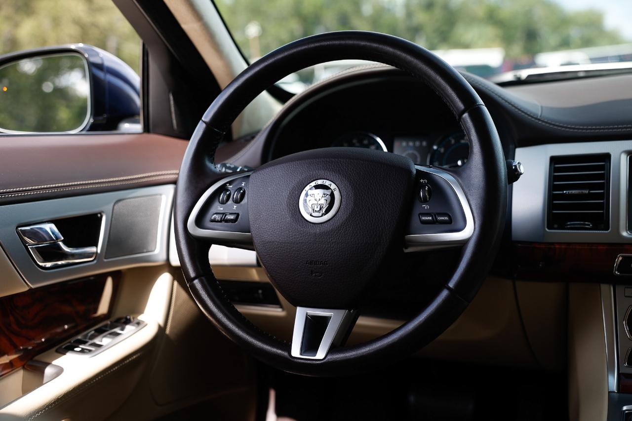 Jaguar XF  2012