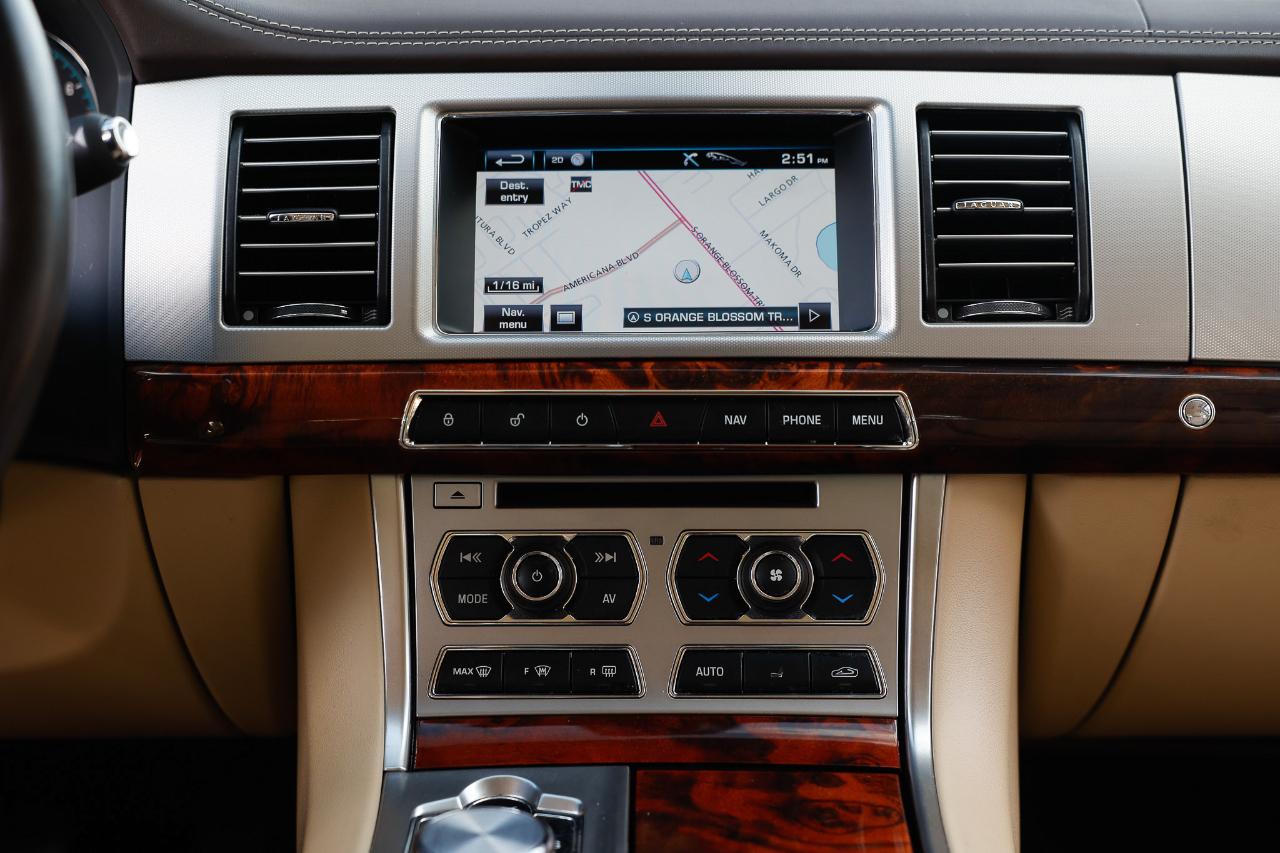 Jaguar XF  2012