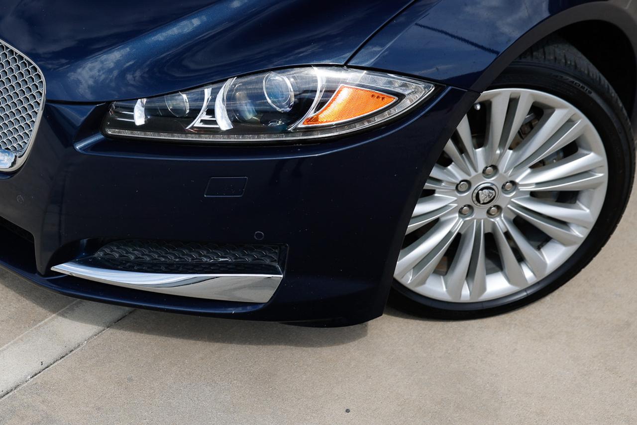 Jaguar XF  2012