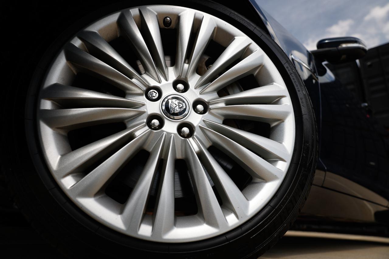 Jaguar XF  2012