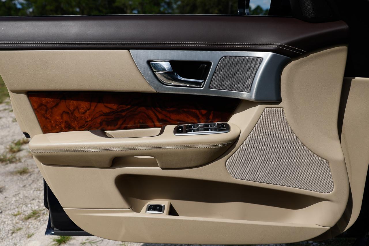 Jaguar XF  2012