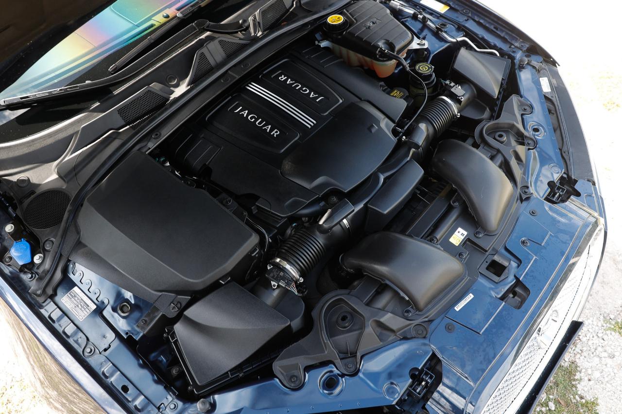 Jaguar XF  2012