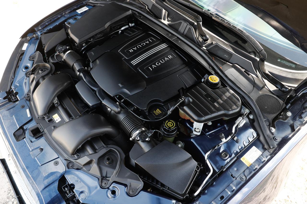Jaguar XF  2012