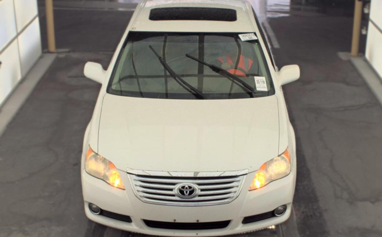 Toyota Avalon  2010