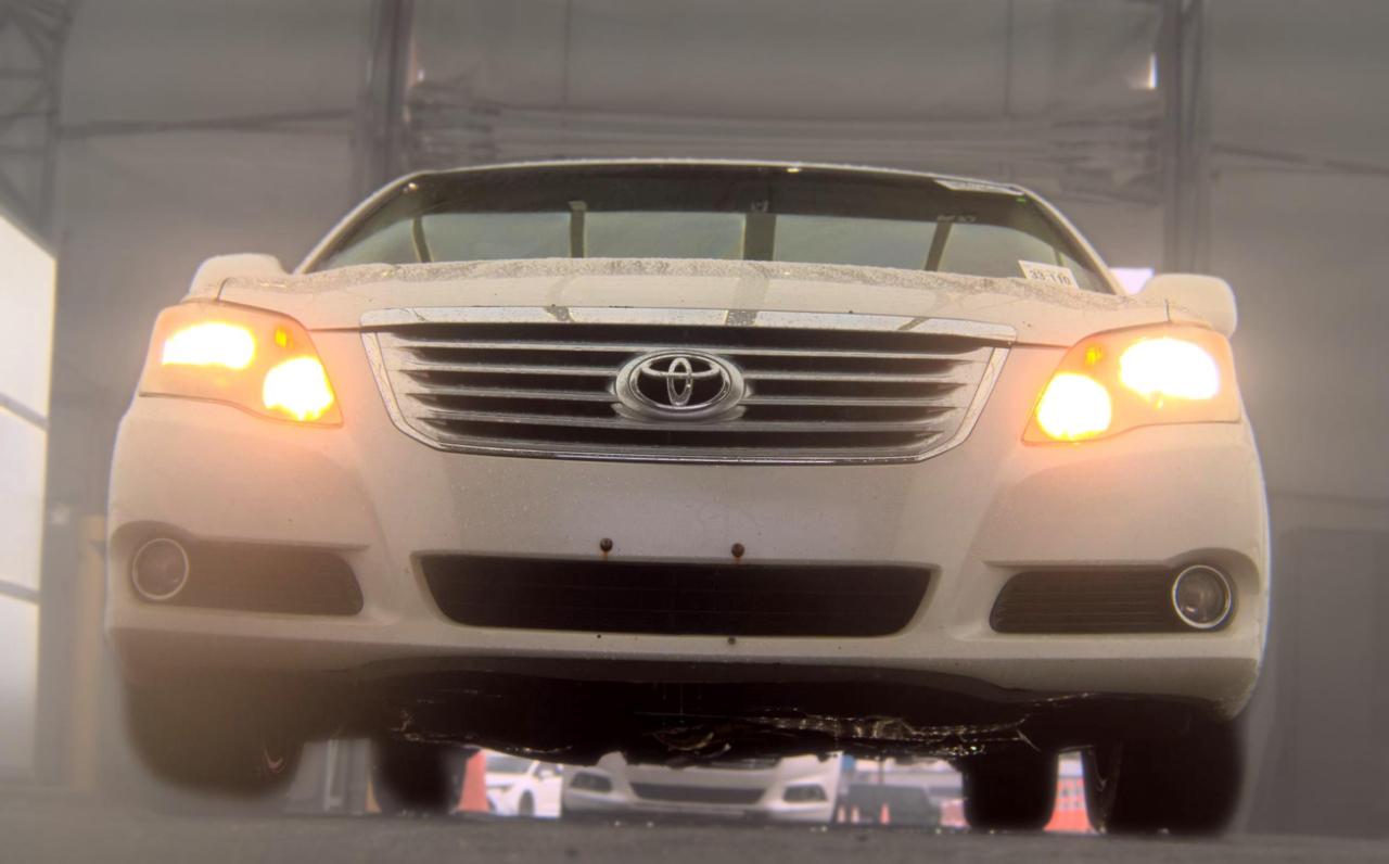 Toyota Avalon  2010