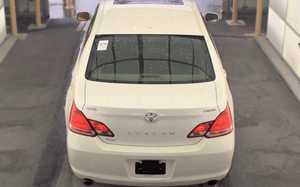 Toyota Avalon  2010