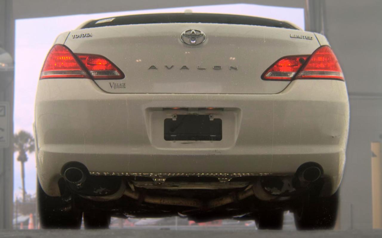 Toyota Avalon  2010