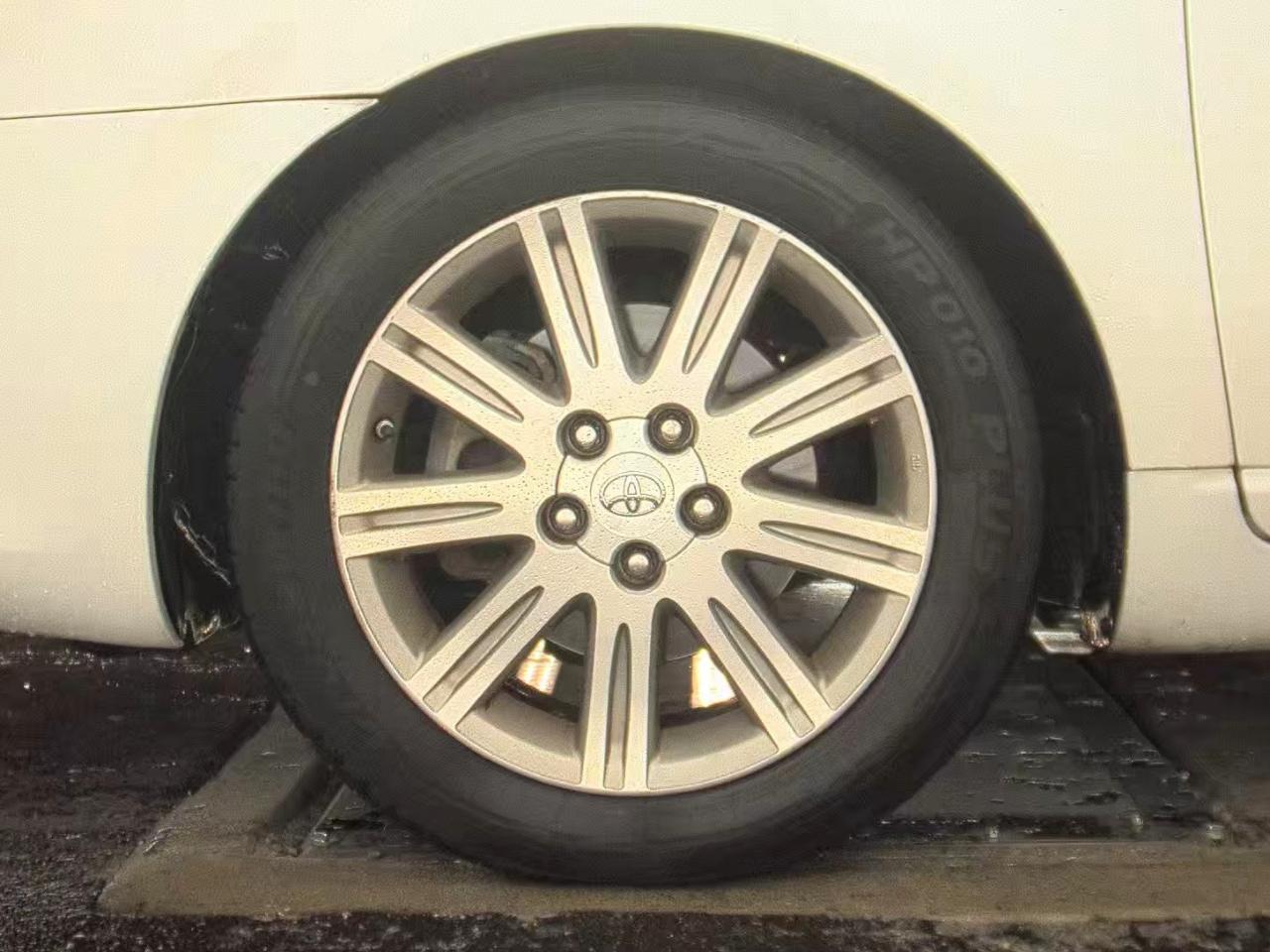 Toyota Avalon  2010