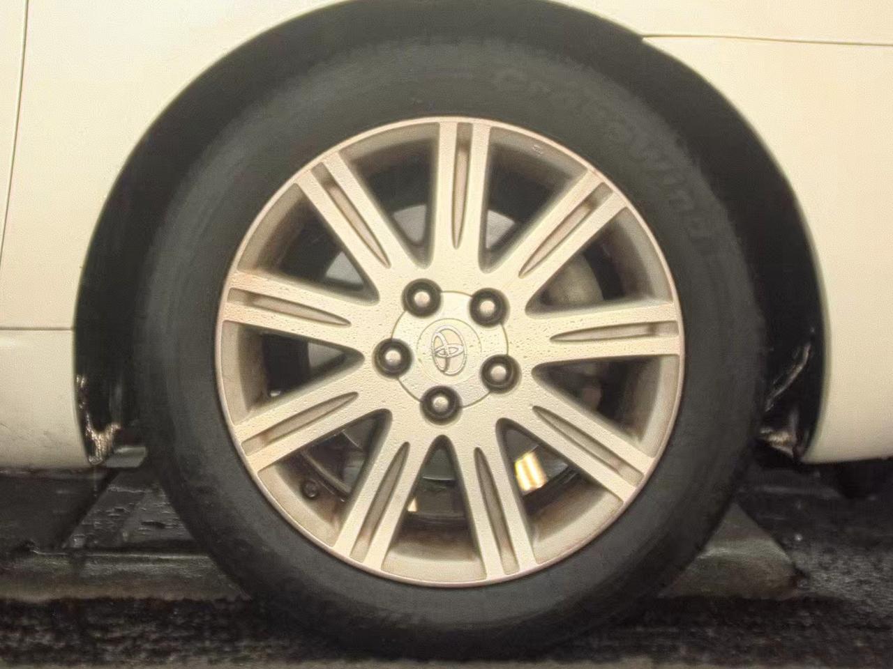 Toyota Avalon  2010