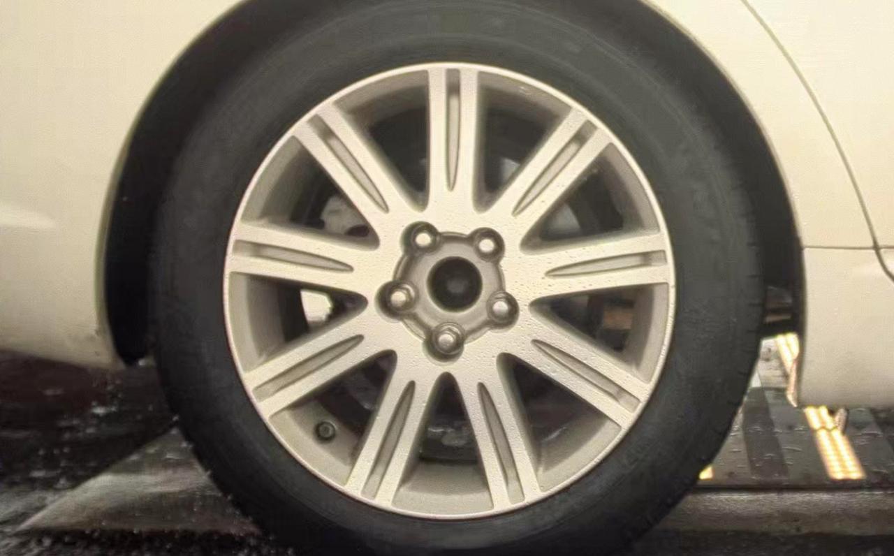 Toyota Avalon  2010
