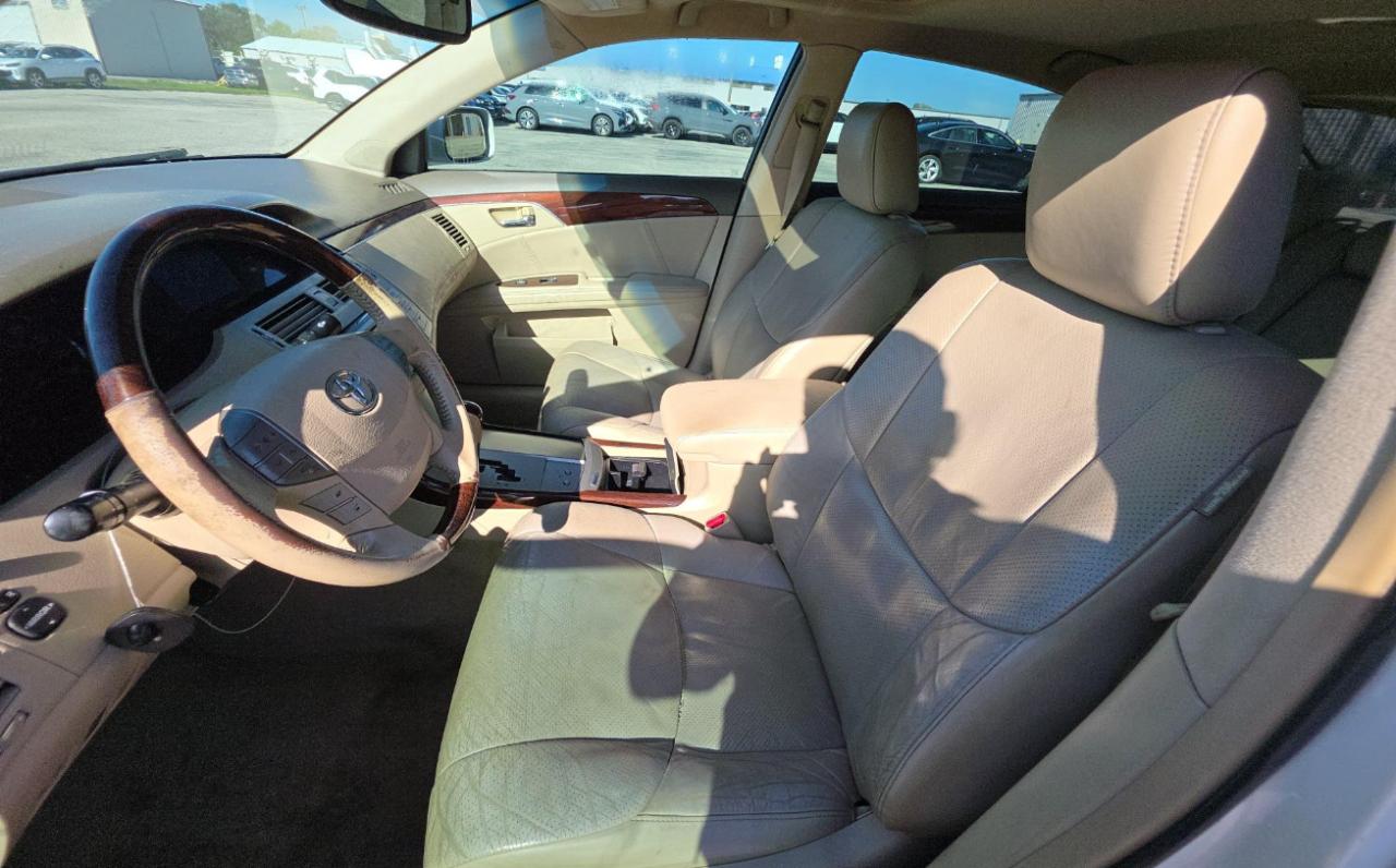 Toyota Avalon  2010