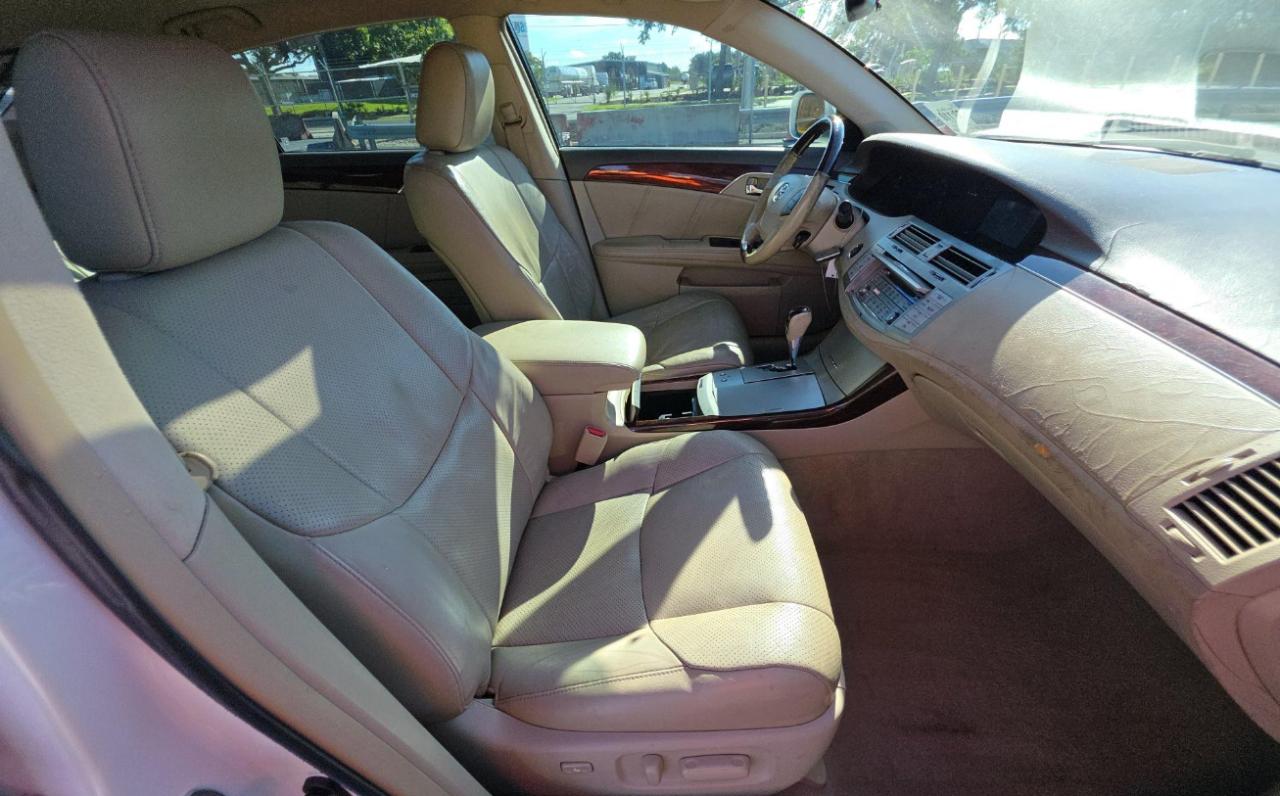 Toyota Avalon  2010