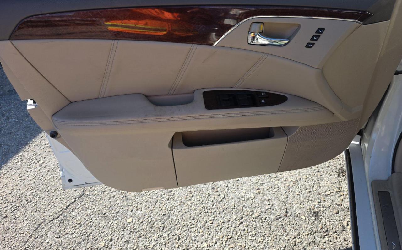Toyota Avalon  2010