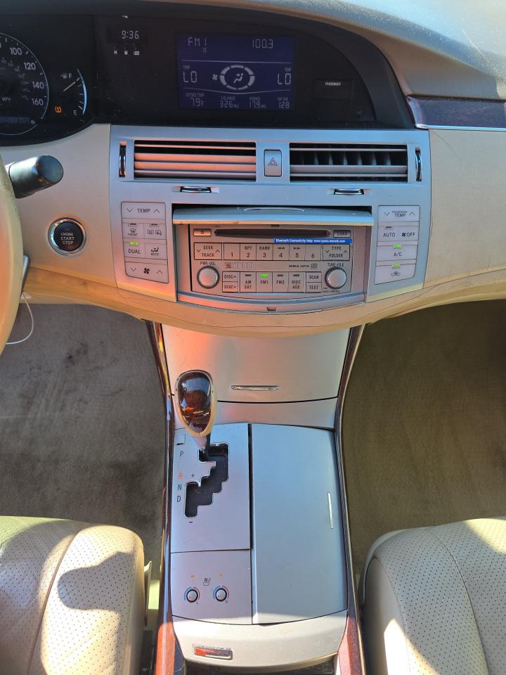 Toyota Avalon  2010