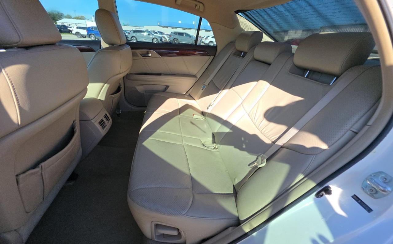 Toyota Avalon  2010