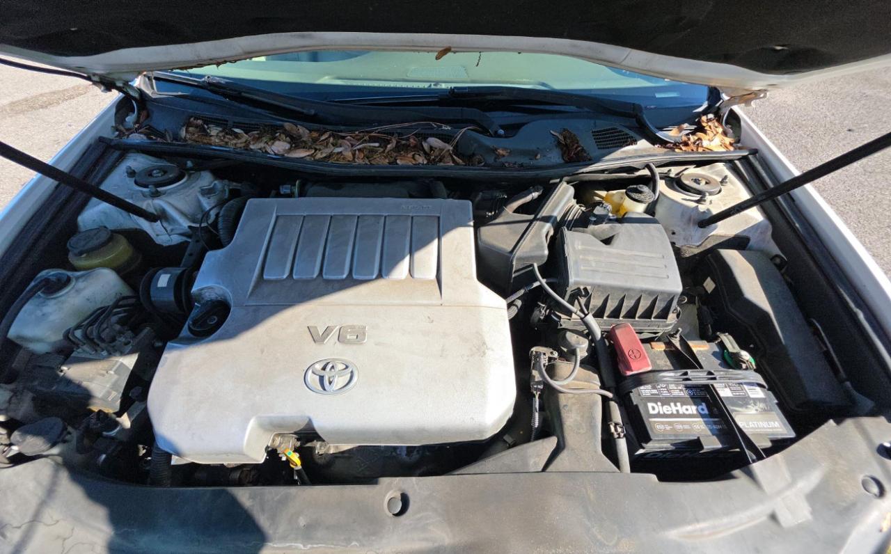 Toyota Avalon  2010