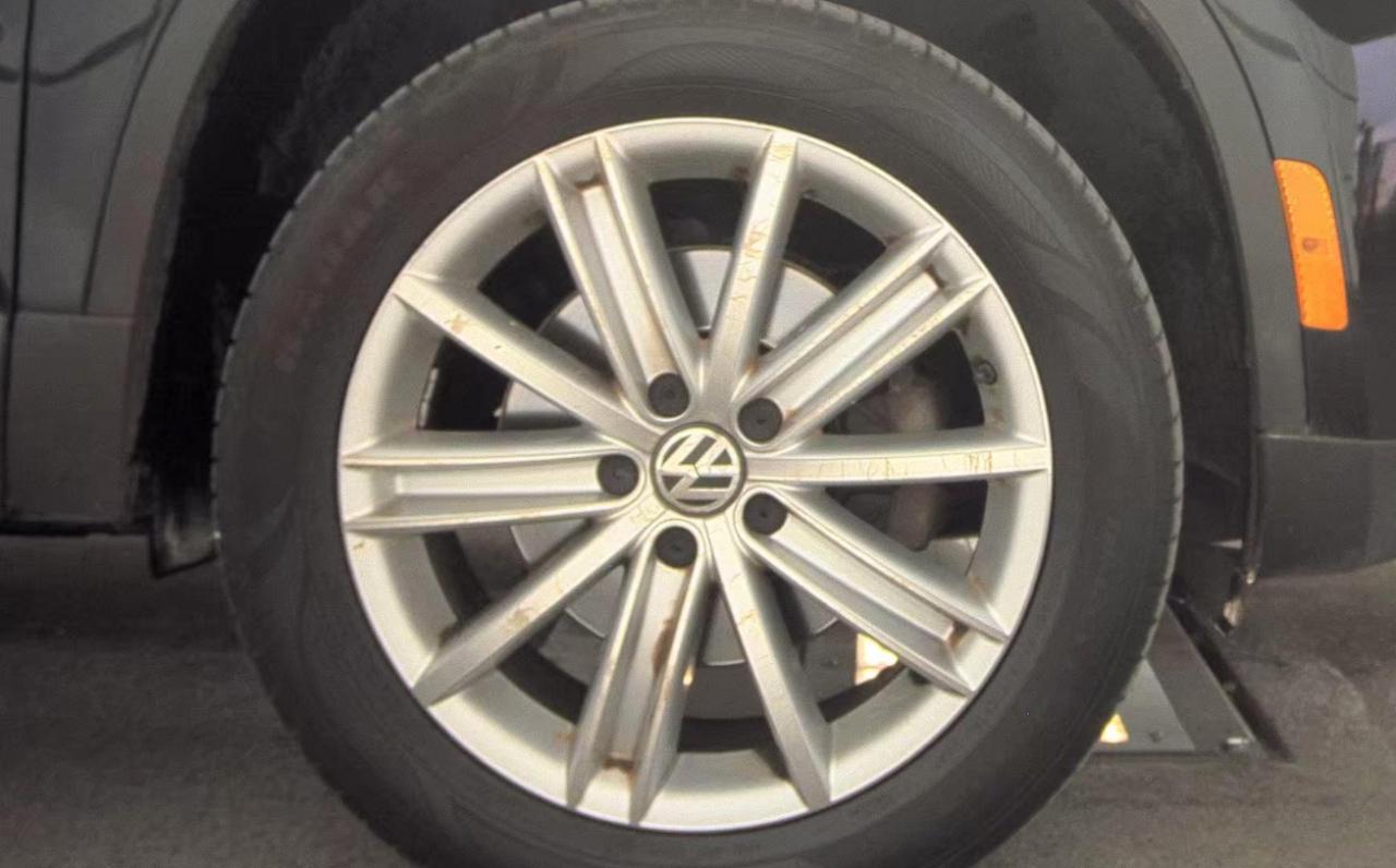 Volkswagen Tiguan  2011