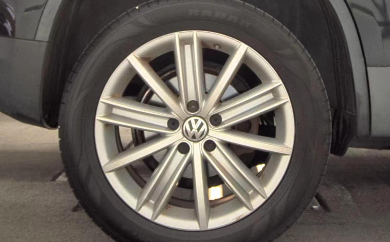 Volkswagen Tiguan  2011