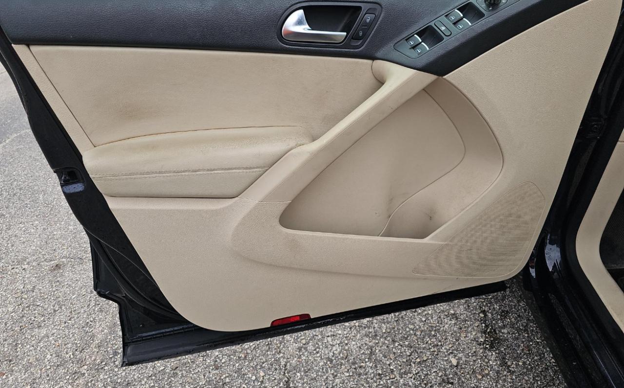 Volkswagen Tiguan  2011