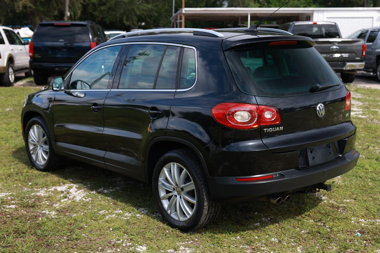 Volkswagen Tiguan  2011