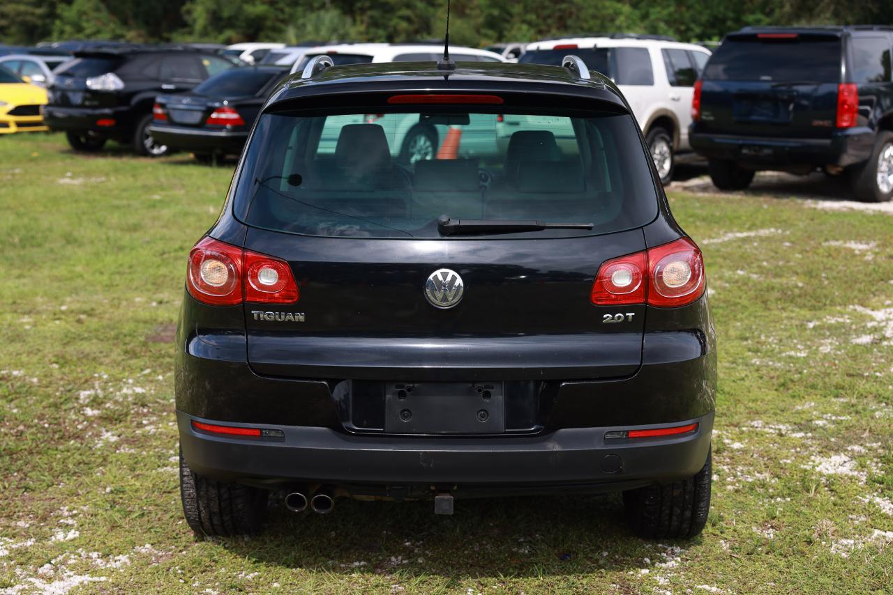 Volkswagen Tiguan  2011