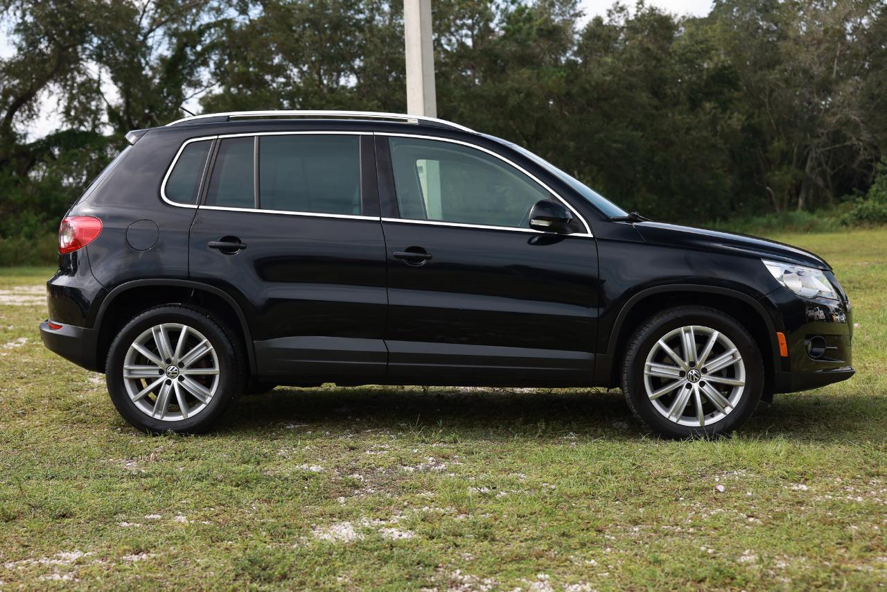 Volkswagen Tiguan  2011