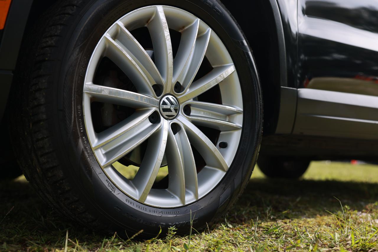 Volkswagen Tiguan  2011