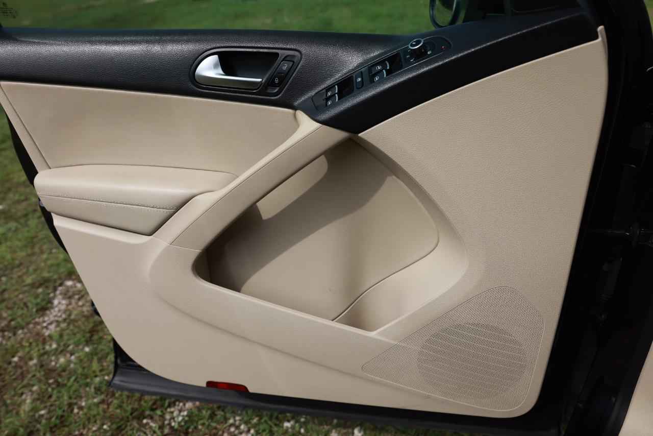 Volkswagen Tiguan  2011