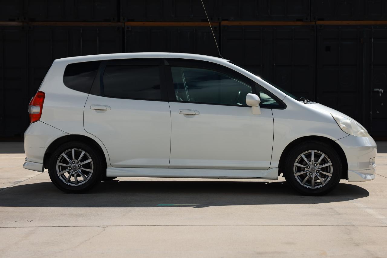Honda Fit  2001