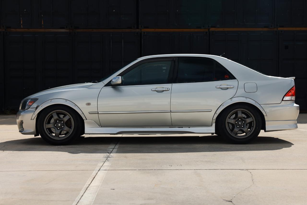 Toyota Altezza  1999