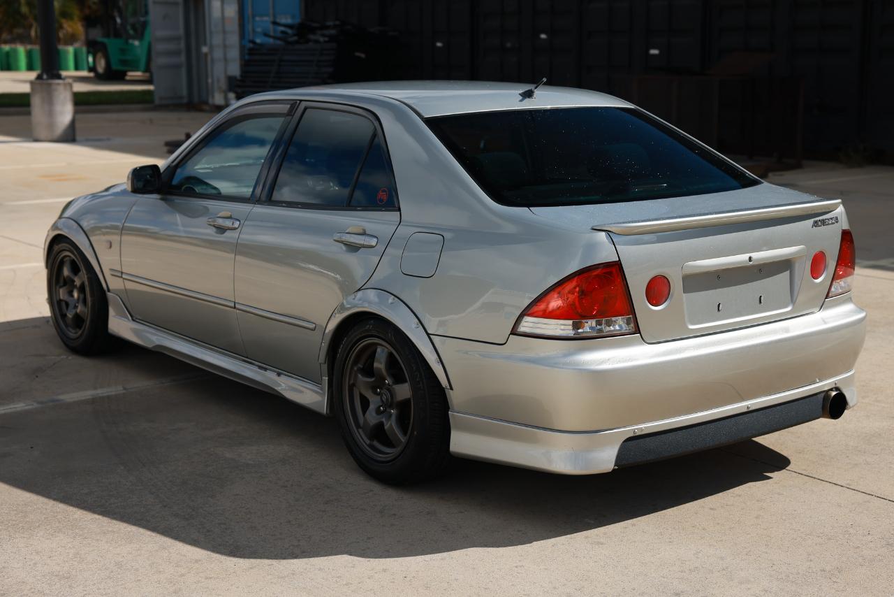 Toyota Altezza  1999
