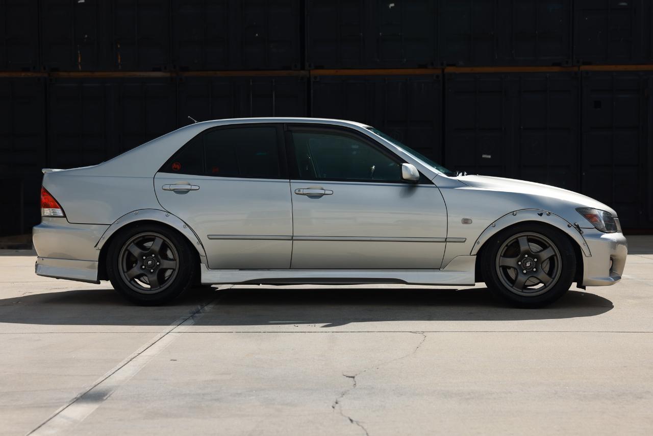 Toyota Altezza  1999