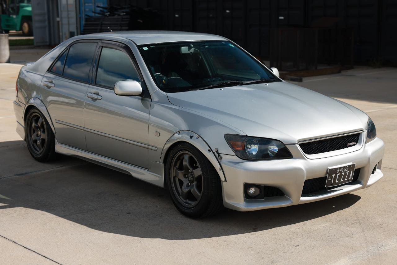 Toyota Altezza  1999