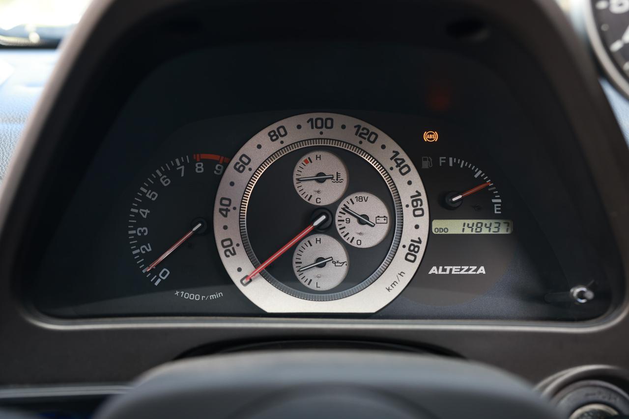 Toyota Altezza  1999