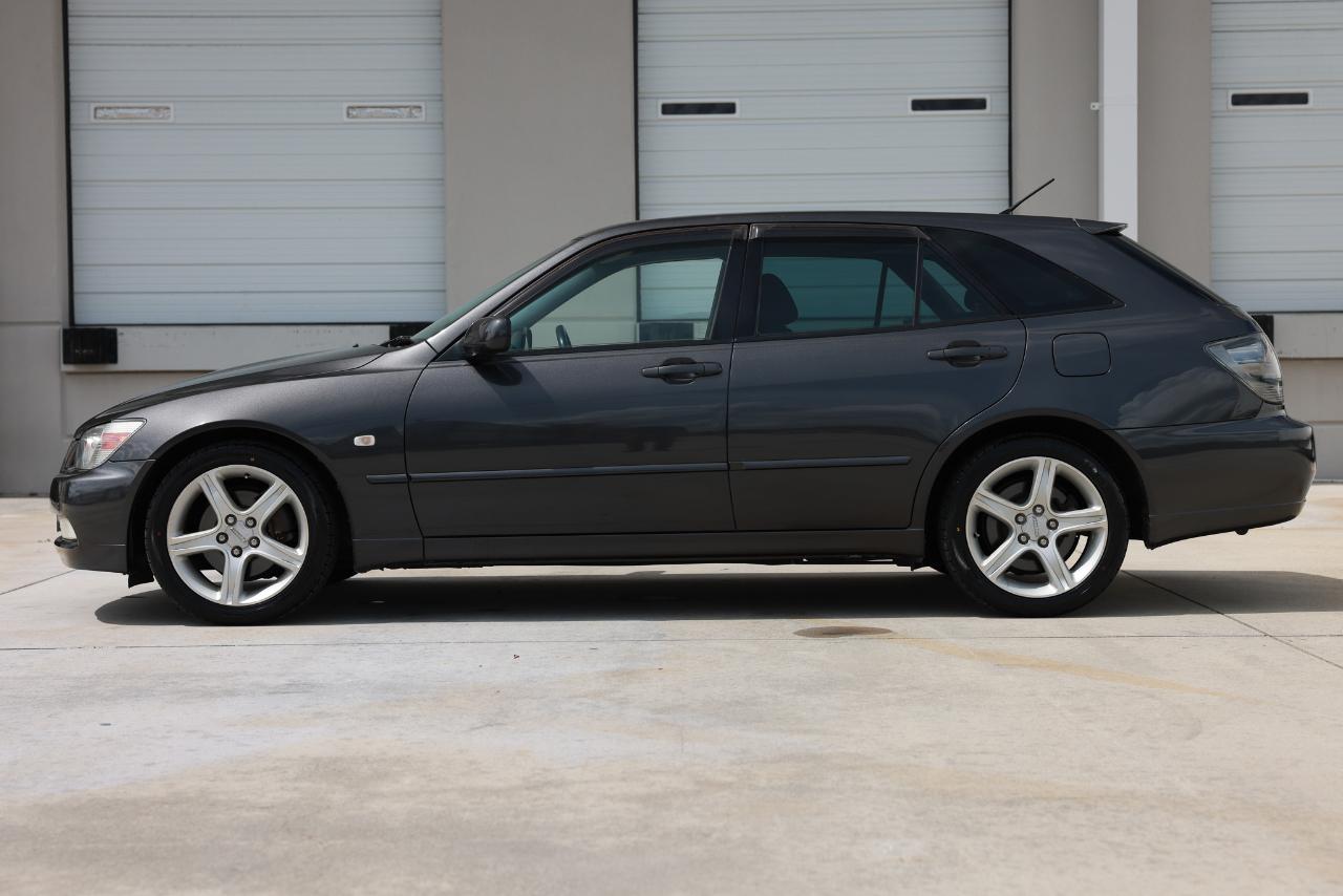 Toyota Altezza  2001