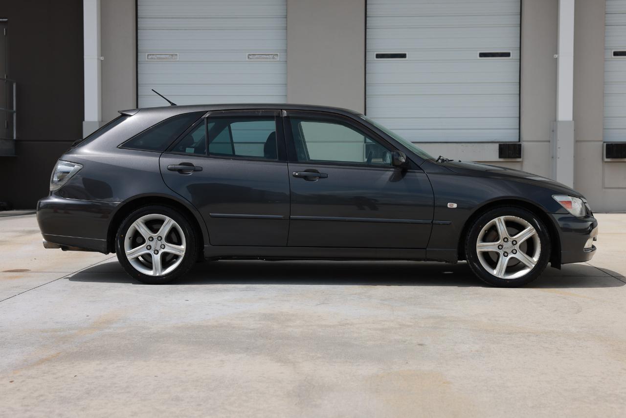 Toyota Altezza  2001