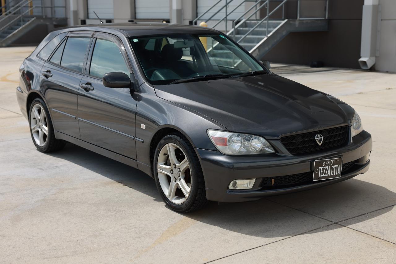 Toyota Altezza  2001
