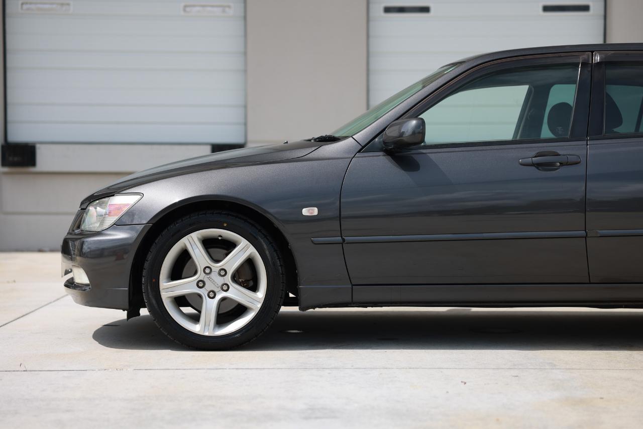 Toyota Altezza  2001